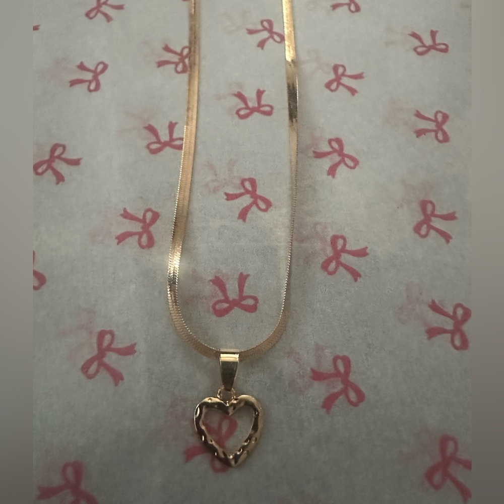 Gold plated Heart Pendant Necklace
Affordable fashion fines - Picture 2 of 3